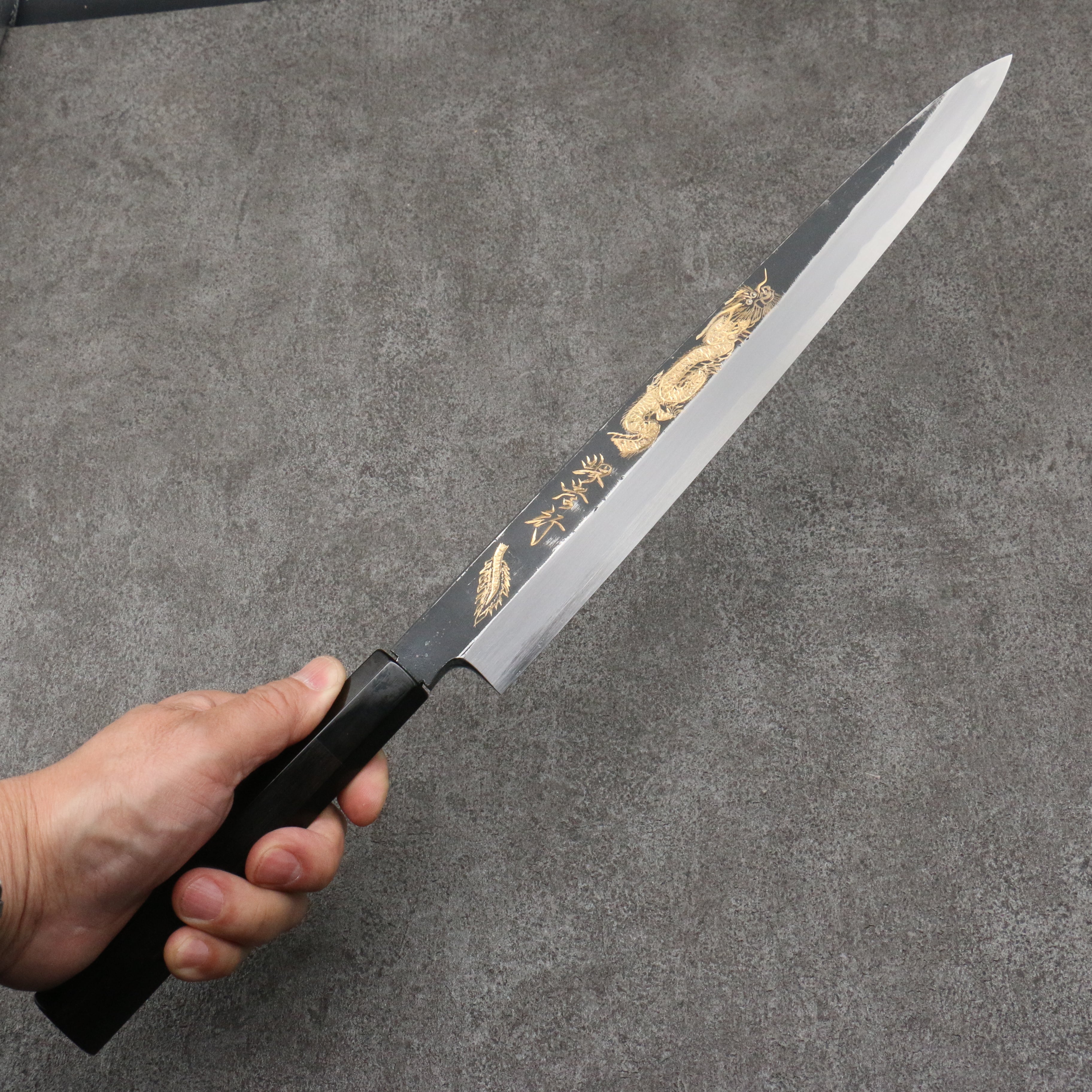 堺 孝行 窪田金雕刻 昇龍 白鋼二號 黑打 柳刃 300mm 黑檀 握把 - 清助刃物