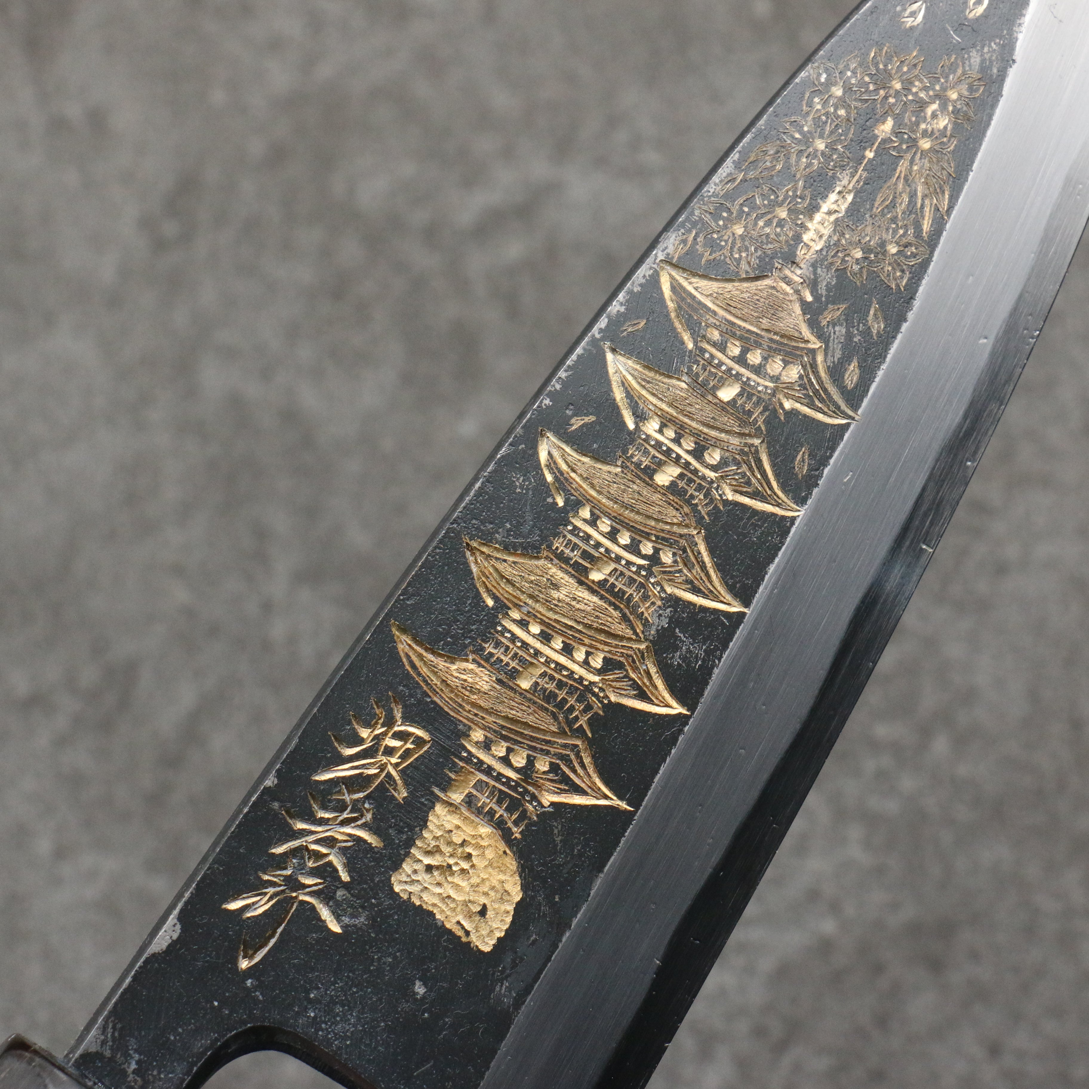 堺 孝行 窪田金雕刻 五重塔 白鋼二號 黑打 出刃 165mm 黑檀 握把 - 清助刃物
