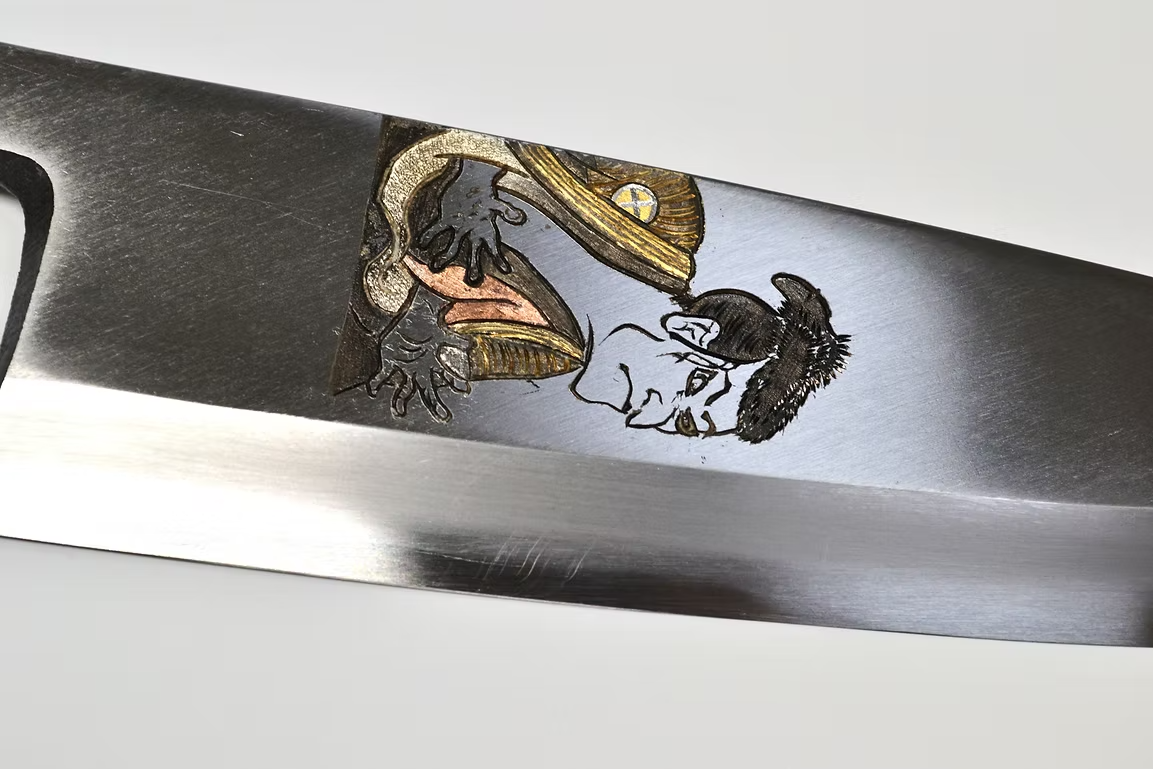 堺 孝行 窪田金屬飾雕刻 浮世繪・男 白鋼 霞研 出刃 210mm 木蘭（口輪：水牛角） 握把