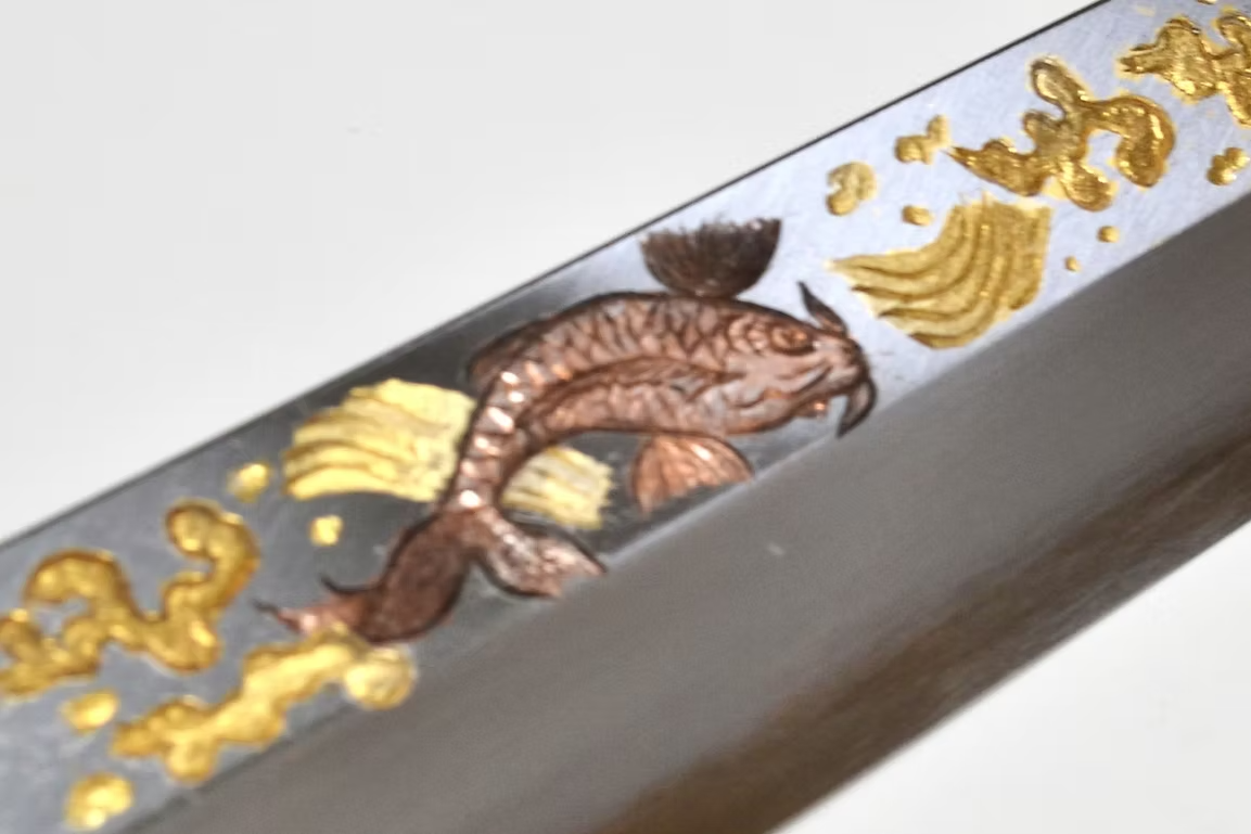 堺 孝行 窪田金屬飾雕刻 昇鯉 白鋼 霞研 柳刃 270mm 木蘭（口輪：水牛角） 握把