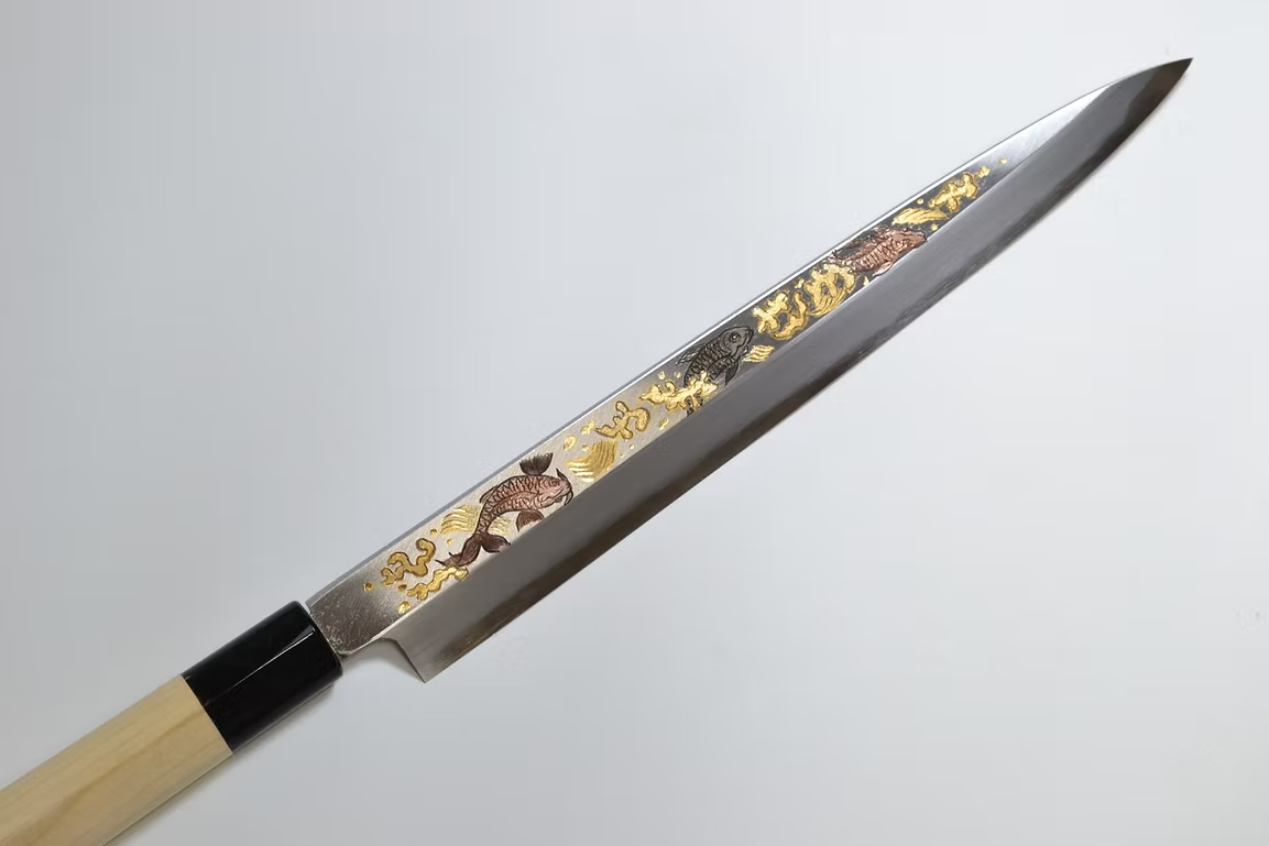 堺 孝行 窪田金屬飾雕刻 昇鯉 白鋼 霞研 柳刃 270mm 木蘭（口輪：水牛角） 握把