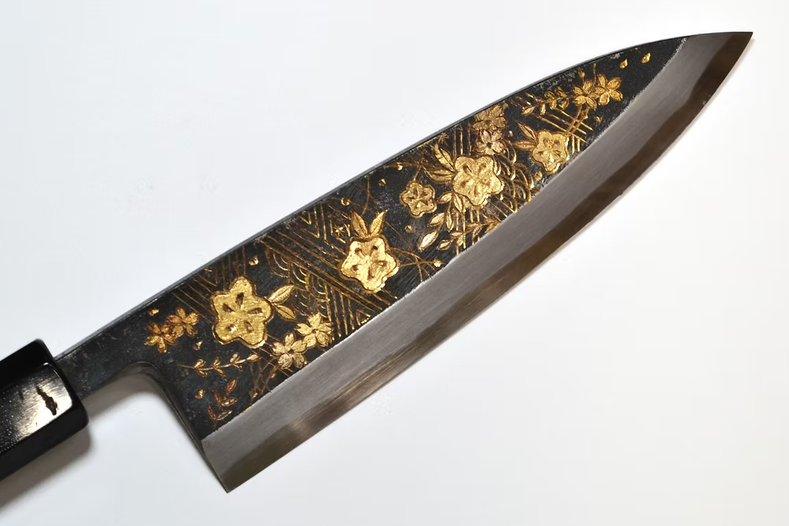堺 孝行 窪田金雕刻 花柳 白鋼二號 黑打 出刃 165mm 黑檀（口輪：黑水牛銀輪） 握把
