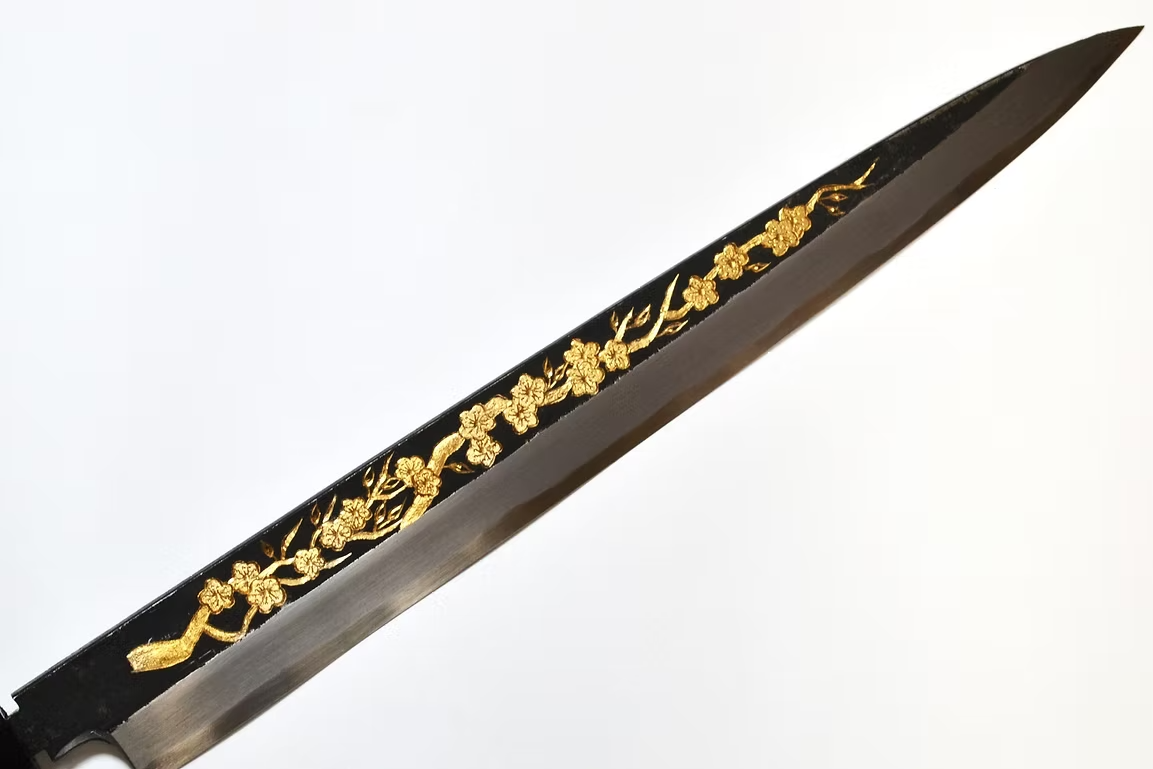 堺 孝行 窪田金雕刻 梅花 白鋼二號 黑打 柳刃 270mm 黑檀（口輪：黑水牛銀輪） 握把