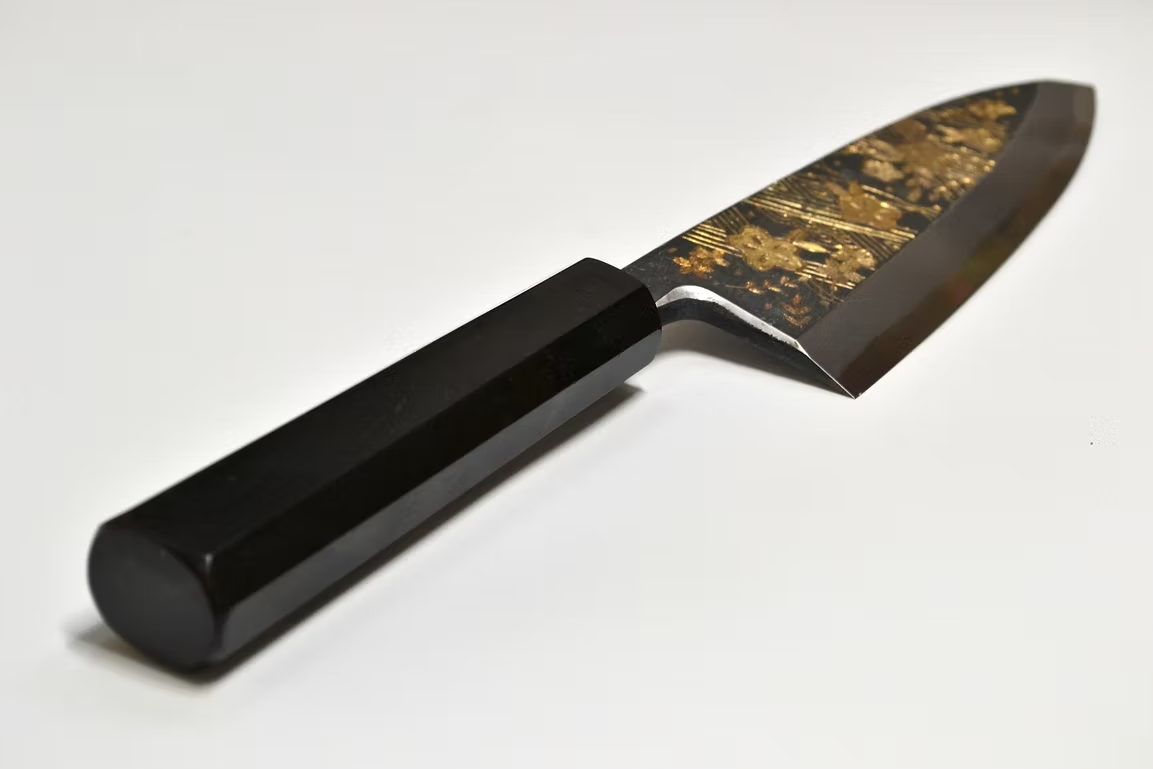 堺 孝行 窪田金雕刻 花柳 白鋼二號 黑打 出刃 165mm 黑檀（口輪：黑水牛銀輪） 握把