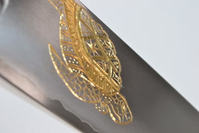 堺 孝行 窪田金雕刻 海龜 銀三鋼 三德刀 180mm 黑檀（口輪：黑水牛銀輪） 握把