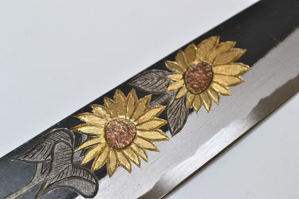 堺 孝行 窪田金屬飾雕刻 向日葵 白鋼二號 黑打 多用途小刀 150mm 黑檀（口輪：黑水牛銀輪） 握把