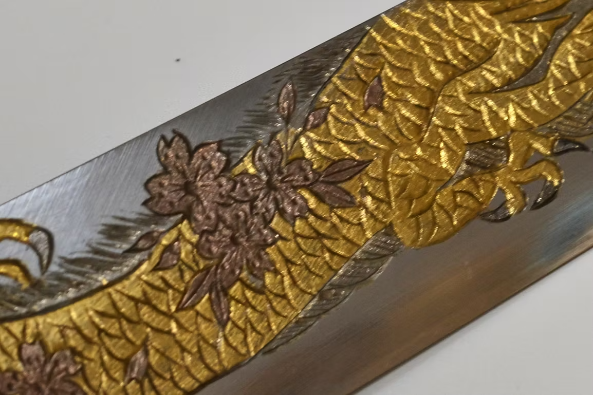 堺 孝行 窪田金屬飾雕刻 諸行無常 白鋼二號 霞研 鮪魚刀 450mm 木蘭（口輪：水牛角） 握把