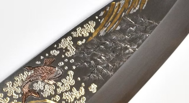 堺 孝行 窪田金屬飾雕刻 鯉躍瀑布 白鋼 霞研 出刃 240mm 木蘭（口輪：水牛角） 握把