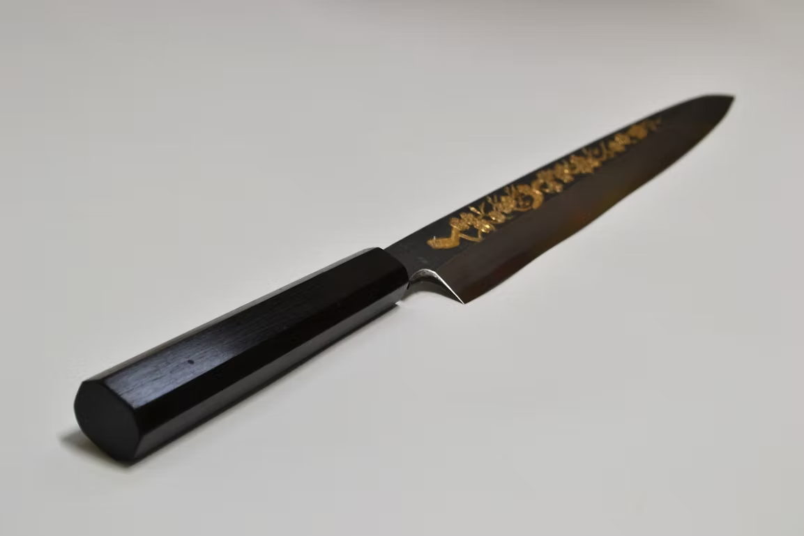 堺 孝行 窪田金雕刻 梅花 白鋼二號 黑打 柳刃 270mm 黑檀（口輪：黑水牛銀輪） 握把