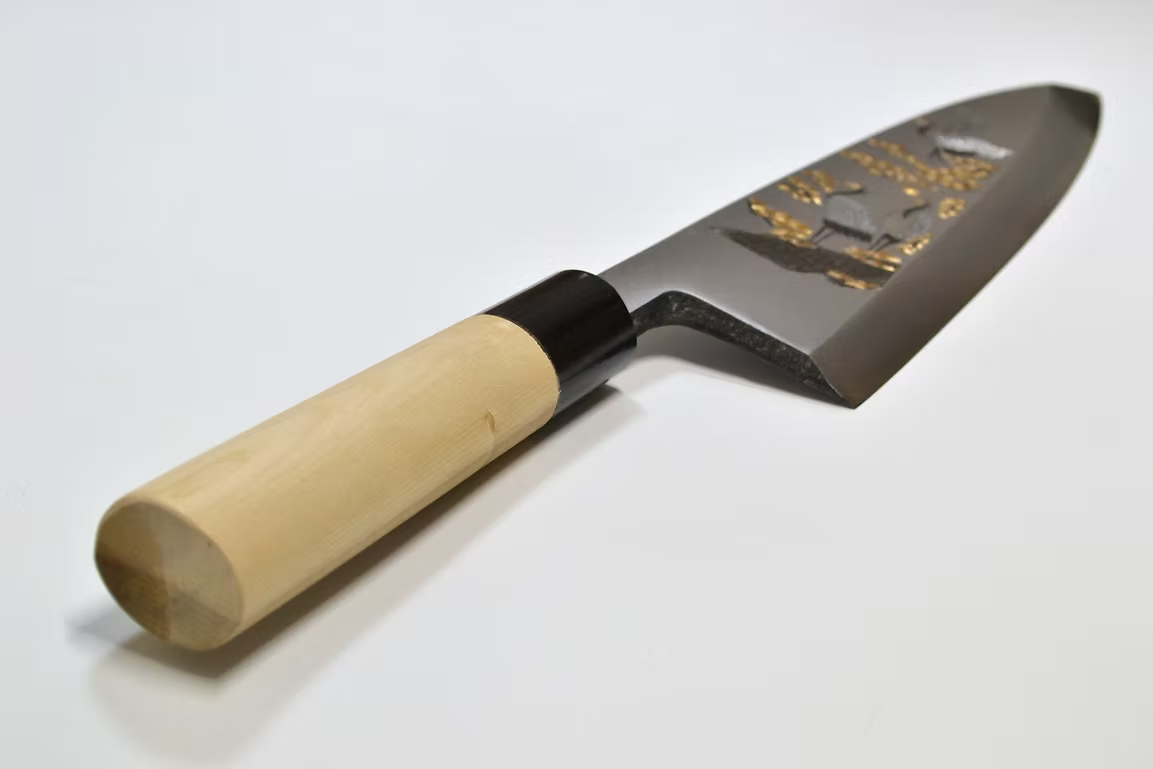 堺 孝行 窪田金屬飾雕刻 松鶴 白鋼 霞研 出刃 240mm 木蘭（口輪：水牛角） 握把