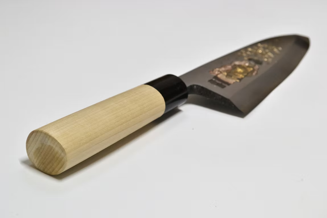 堺 孝行 窪田金屬飾雕刻 舞妓與櫻 白鋼 霞研 出刃 240mm 木蘭（口輪：水牛角） 握把
