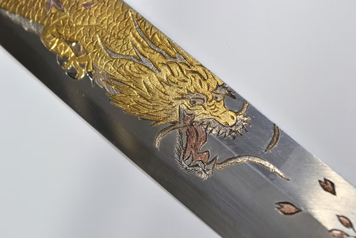 堺 孝行 窪田金屬飾雕刻 諸行無常 白鋼二號 霞研 鮪魚刀 450mm 木蘭（口輪：水牛角） 握把