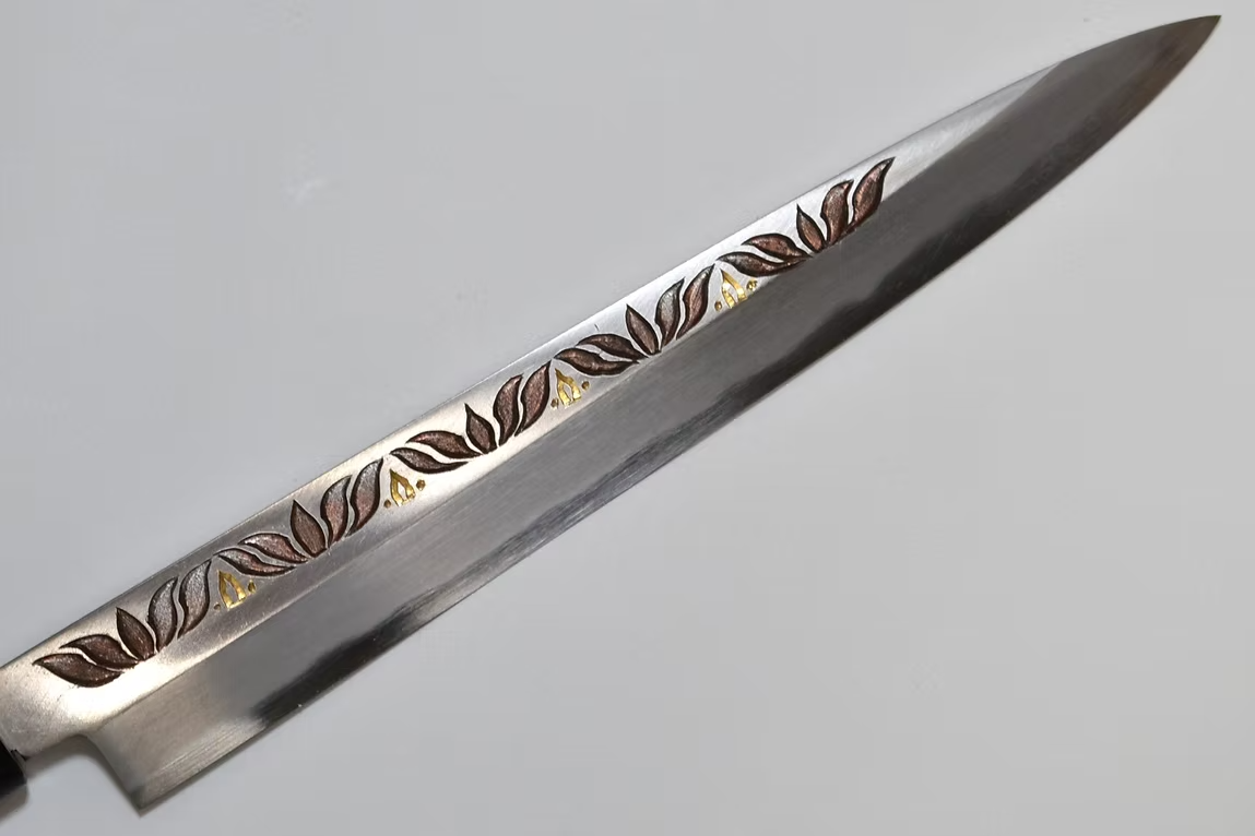 堺 孝行 窪田金屬飾雕刻 蓮花 白鋼 霞研 柳刃 270mm 木蘭（口輪：水牛角） 握把