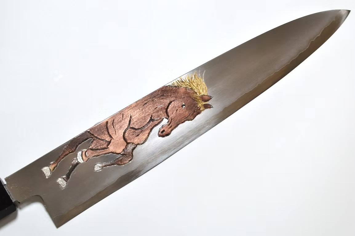 堺 孝行 窪田金屬飾雕刻 悍馬 銀三鋼 牛刀 240mm 黑檀（口輪：黑水牛銀輪） 握把