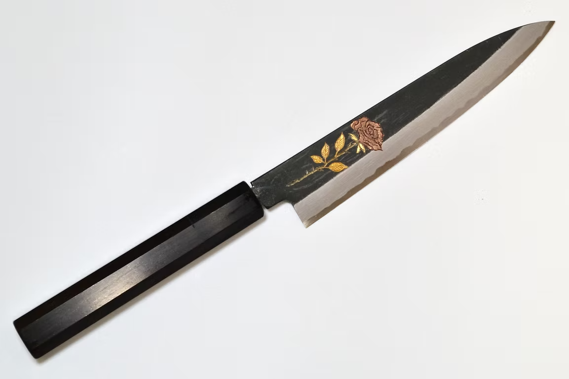 堺 孝行 窪田金屬飾雕刻 玫瑰 白鋼二號 黑打 多用途小刀 150mm 黑檀（口輪：黑水牛銀輪） 握把