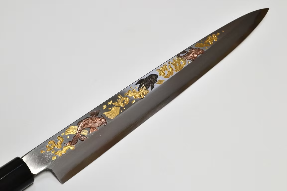 堺 孝行 窪田金屬飾雕刻 昇鯉 白鋼 霞研 柳刃 270mm 木蘭（口輪：水牛角） 握把