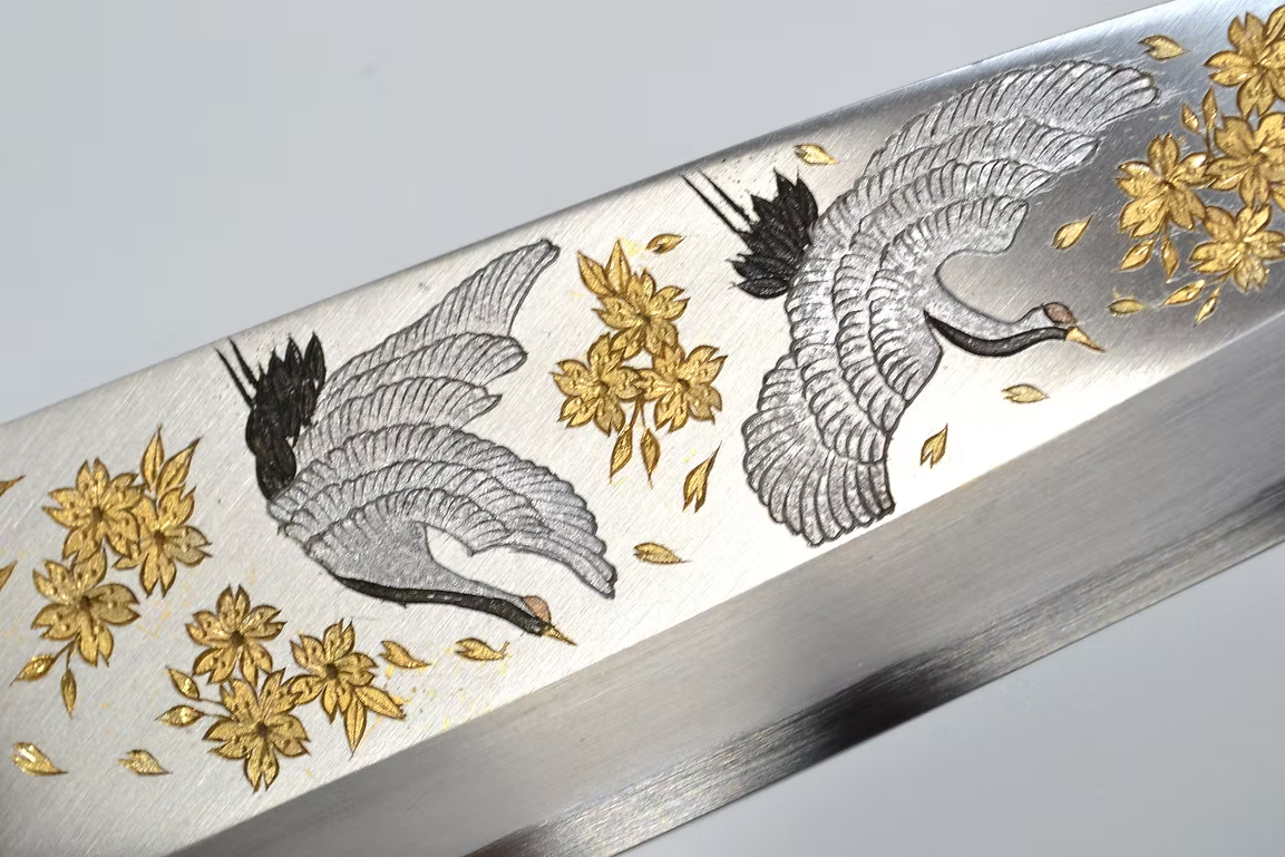 堺 孝行 窪田金屬飾雕刻 舞鶴 白鋼 霞研 出刃 240mm 木蘭（口輪：水牛角） 握把