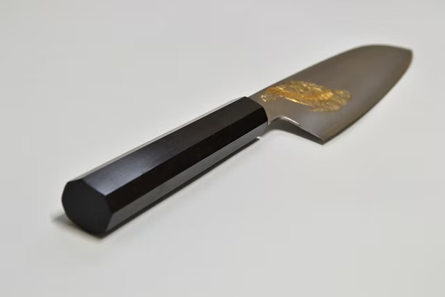 堺 孝行 窪田金雕刻 海龜 銀三鋼 三德刀 180mm 黑檀（口輪：黑水牛銀輪） 握把