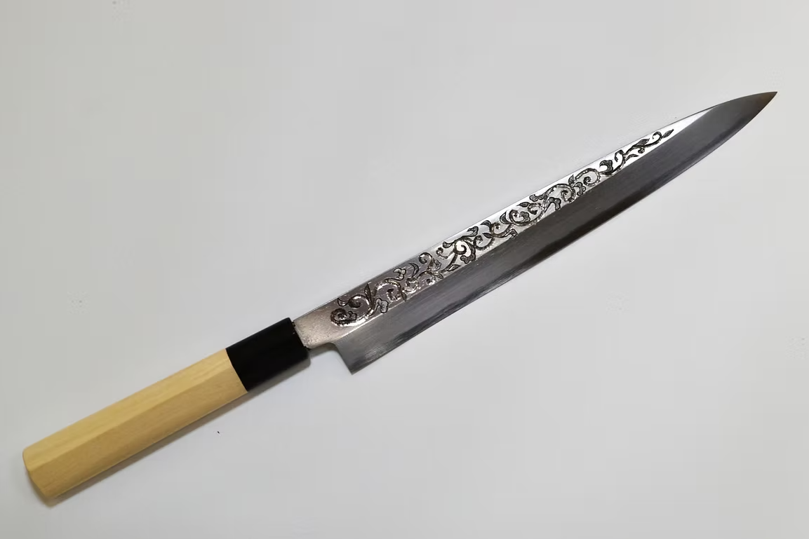 堺 孝行 窪田金屬飾雕刻 唐草 白鋼 霞研 柳刃 270mm 木蘭（口輪：水牛角） 握把