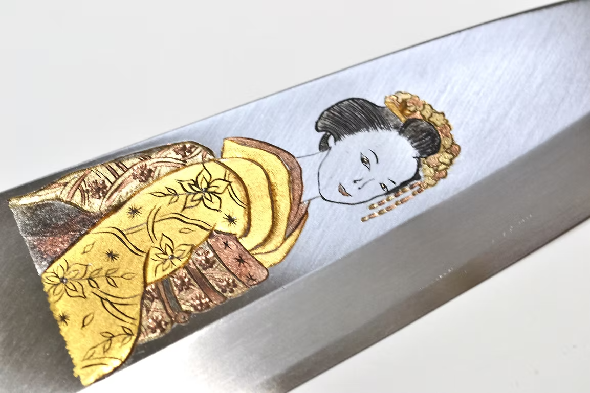 堺 孝行 窪田金屬飾雕刻 藝者 白鋼 霞研 出刃 240mm 木蘭（口輪：水牛角） 握把