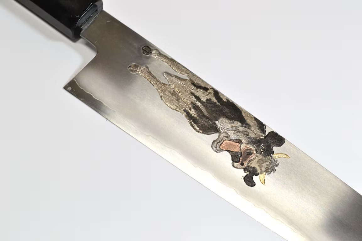 堺 孝行 窪田金屬飾雕刻 乳牛 銀三鋼 牛刀 240mm 黑檀（口輪：黑水牛銀輪） 握把