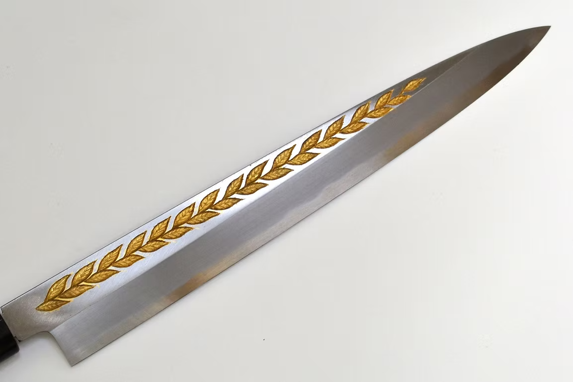 堺 孝行 窪田金雕刻 月桂樹 白鋼 霞研 柳刃 270mm 木蘭（口輪：水牛角） 握把