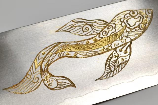堺 孝行 窪田金雕刻 金魚 銀三鋼 三德刀 180mm 黑檀（口輪：黑水牛銀輪） 握把