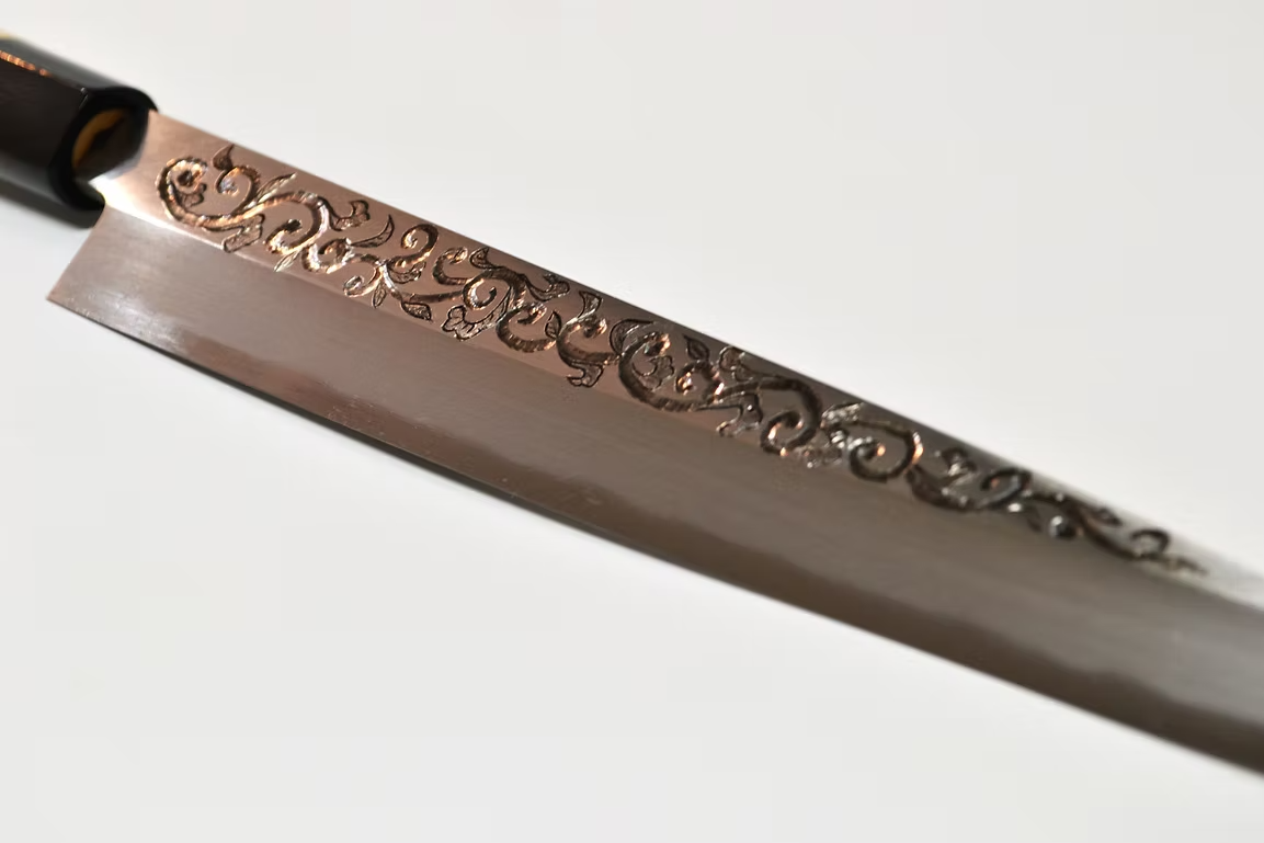 堺 孝行 窪田金屬飾雕刻 唐草 白鋼 霞研 柳刃 270mm 木蘭（口輪：水牛角） 握把