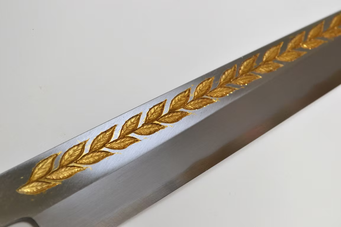 堺 孝行 窪田金雕刻 月桂樹 白鋼 霞研 柳刃 270mm 木蘭（口輪：水牛角） 握把