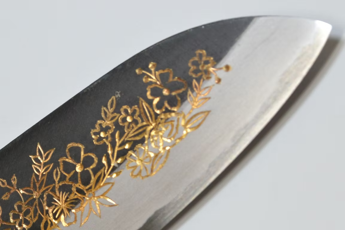 堺 孝行 窪田金雕刻 花園 白鋼二號 黑打 三德刀 180mm 黑檀（口輪：黑水牛銀輪） 握把