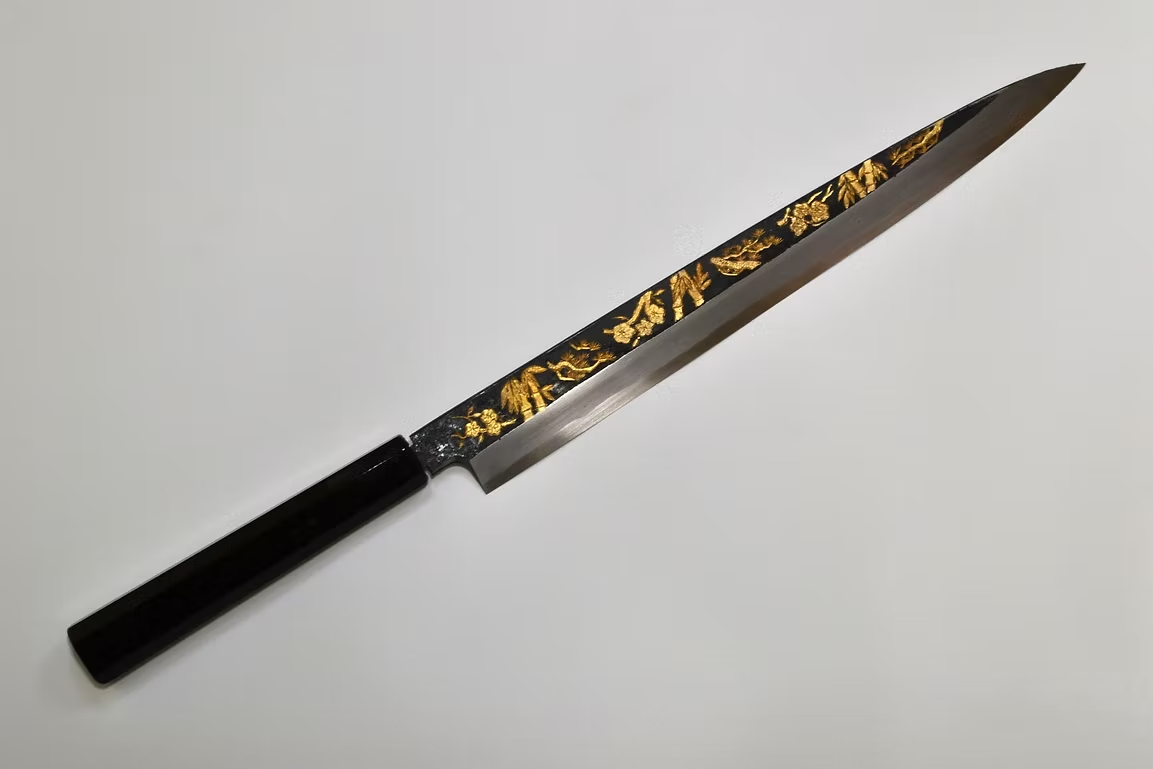 堺 孝行 窪田金雕刻 松竹梅 白鋼二號 黑打 柳刃 270mm 黑檀（口輪：黑水牛銀輪） 握把