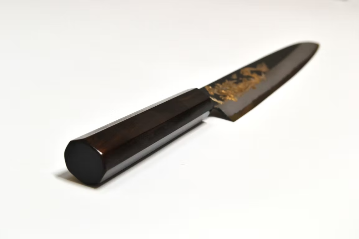 堺 孝行 窪田金屬飾雕刻 金龍 白鋼二號 黑打 筋引 240mm 黑檀（口輪：黑水牛銀輪） 握把