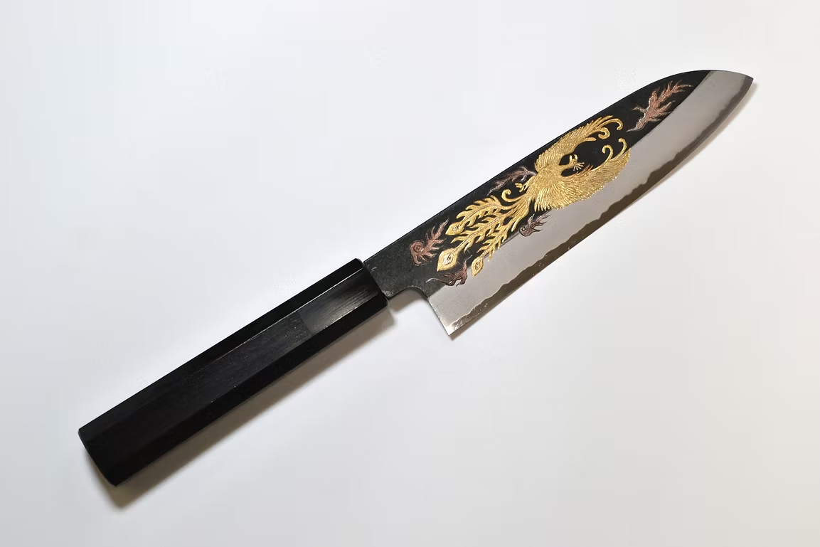 堺 孝行 窪田金屬飾雕刻 鳳凰 白鋼二號 黑打 三德刀 180mm 黑檀（口輪：黑水牛銀輪） 握把