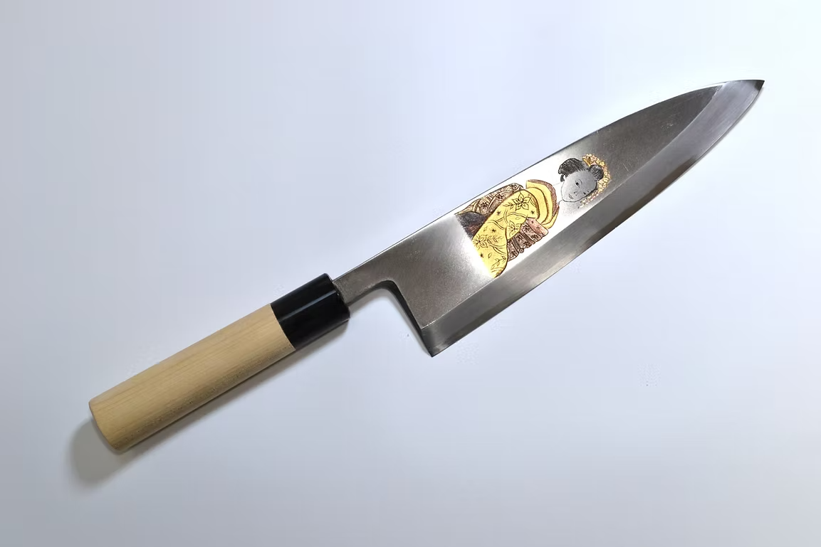 堺 孝行 窪田金屬飾雕刻 藝者 白鋼 霞研 出刃 240mm 木蘭（口輪：水牛角） 握把