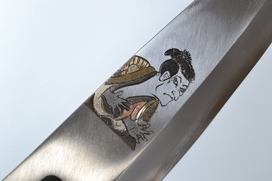 堺 孝行 窪田金屬飾雕刻 浮世繪・男 白鋼 霞研 出刃 210mm 木蘭（口輪：水牛角） 握把