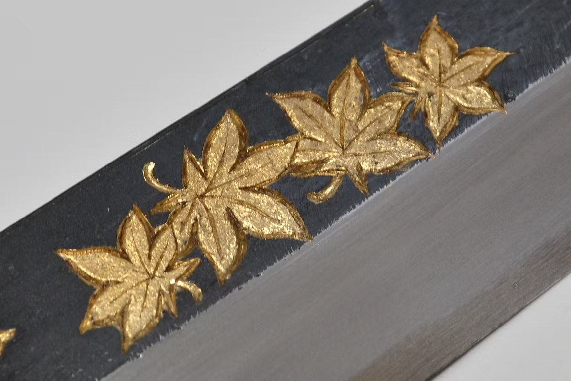 堺 孝行 窪田金雕刻 楓葉 白鋼二號 黑打 柳刃 270mm 黑檀（口輪：黑水牛銀輪） 握把