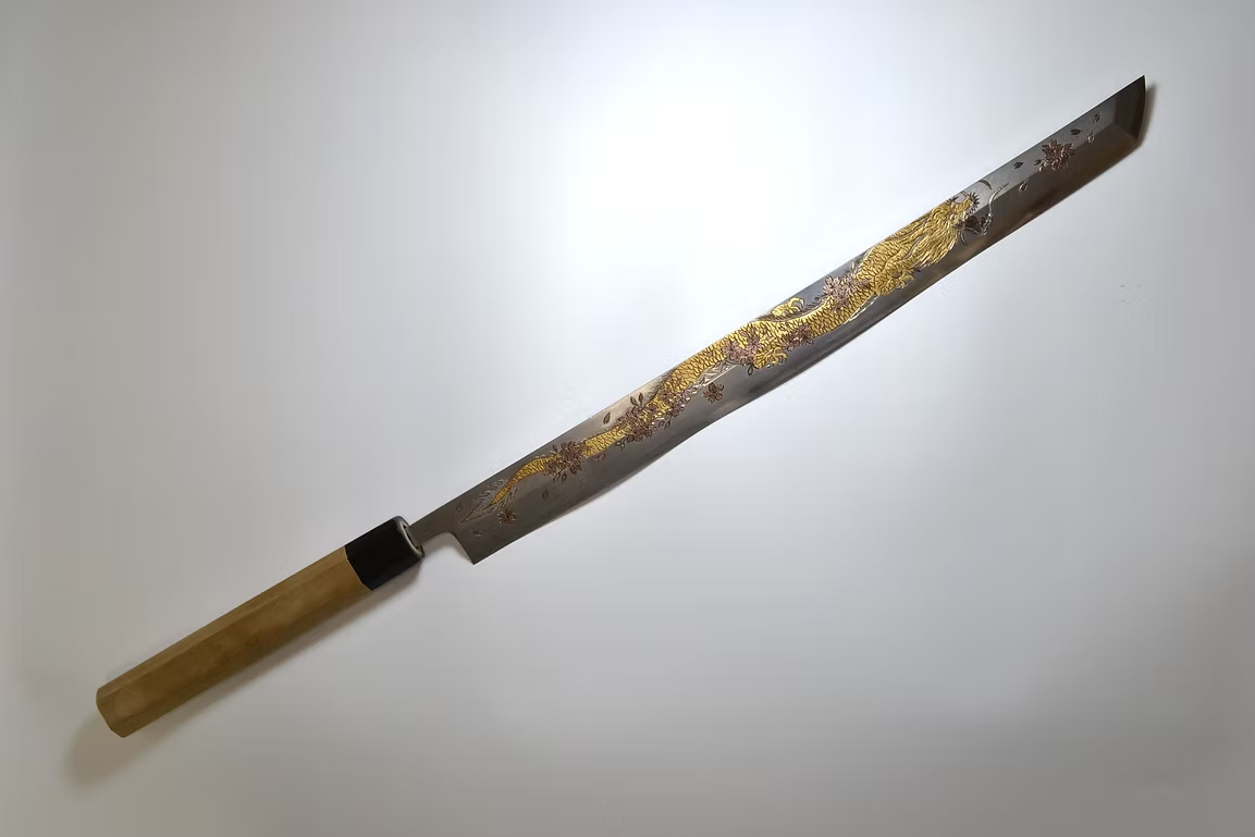 堺 孝行 窪田金屬飾雕刻 諸行無常 白鋼二號 霞研 鮪魚刀 450mm 木蘭（口輪：水牛角） 握把