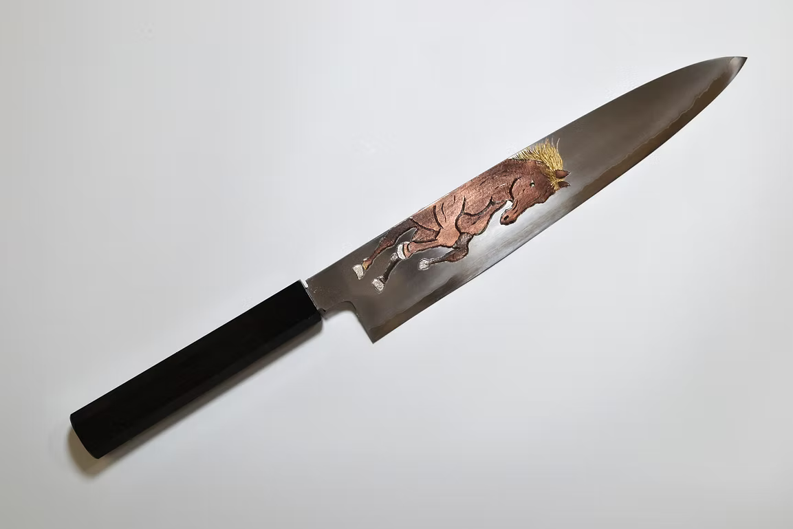堺 孝行 窪田金屬飾雕刻 悍馬 銀三鋼 牛刀 240mm 黑檀（口輪：黑水牛銀輪） 握把