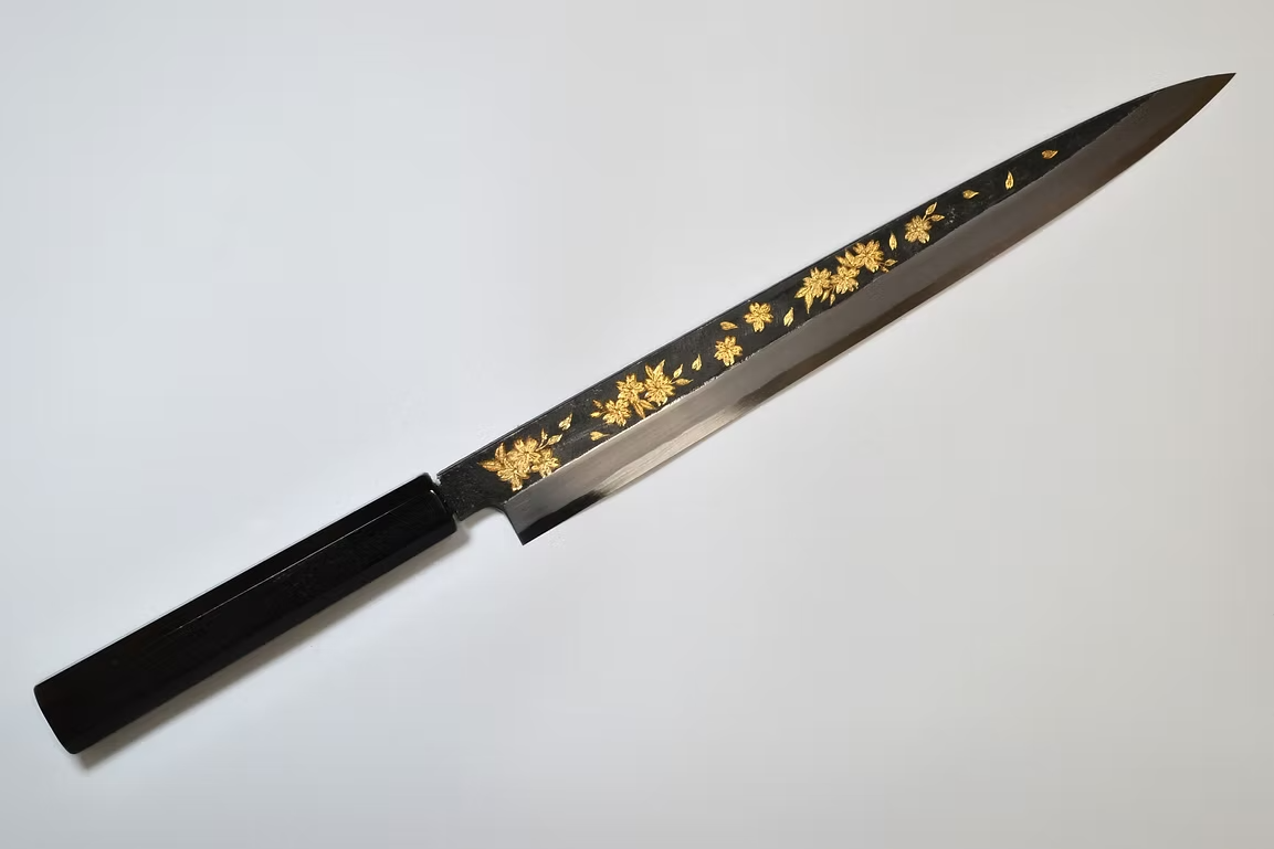 堺 孝行 窪田金雕刻 夜櫻 白鋼二號 黑打 柳刃 270mm 黑檀（口輪：黑水牛銀輪） 握把