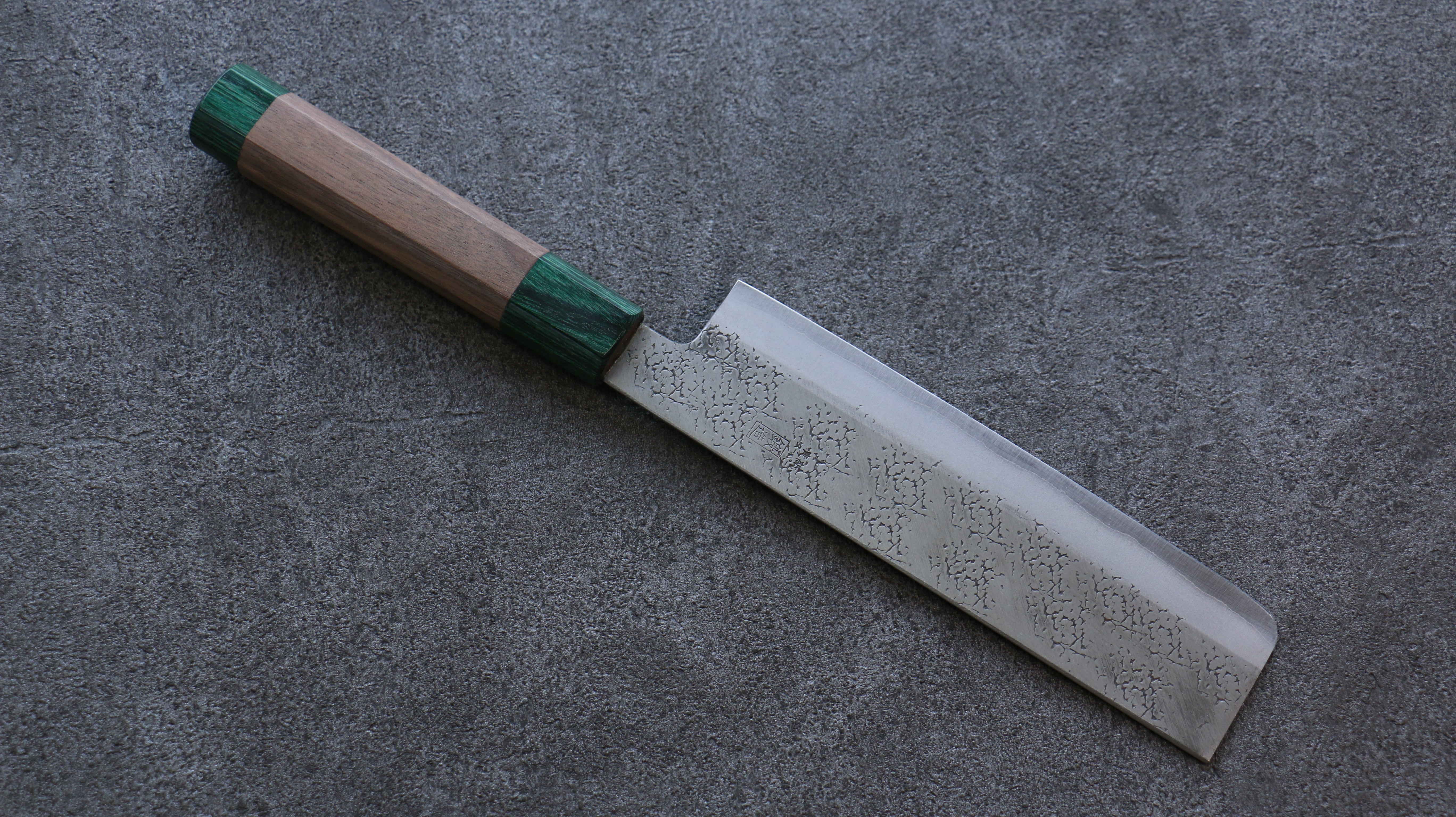 清助 超級青鋼 鎚目 菜切  165mm 核桃木（兩側帶綠色環型設計） 握把 - 清助刃物