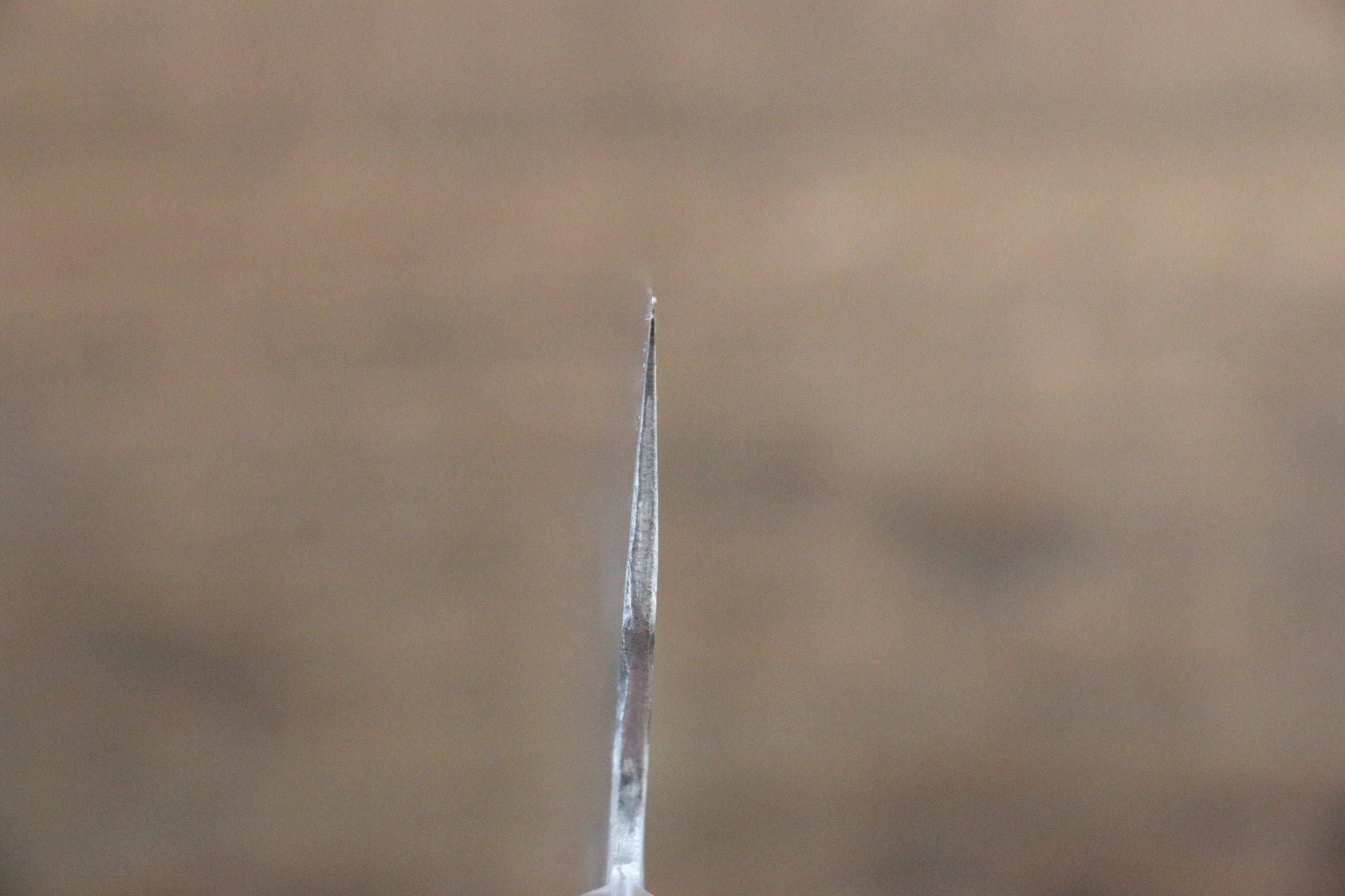 藤原 照康 幻之名刀 白鋼一號 梨地 鎚目 牛刀  210mm 黒合成木握把 - 清助刃物
