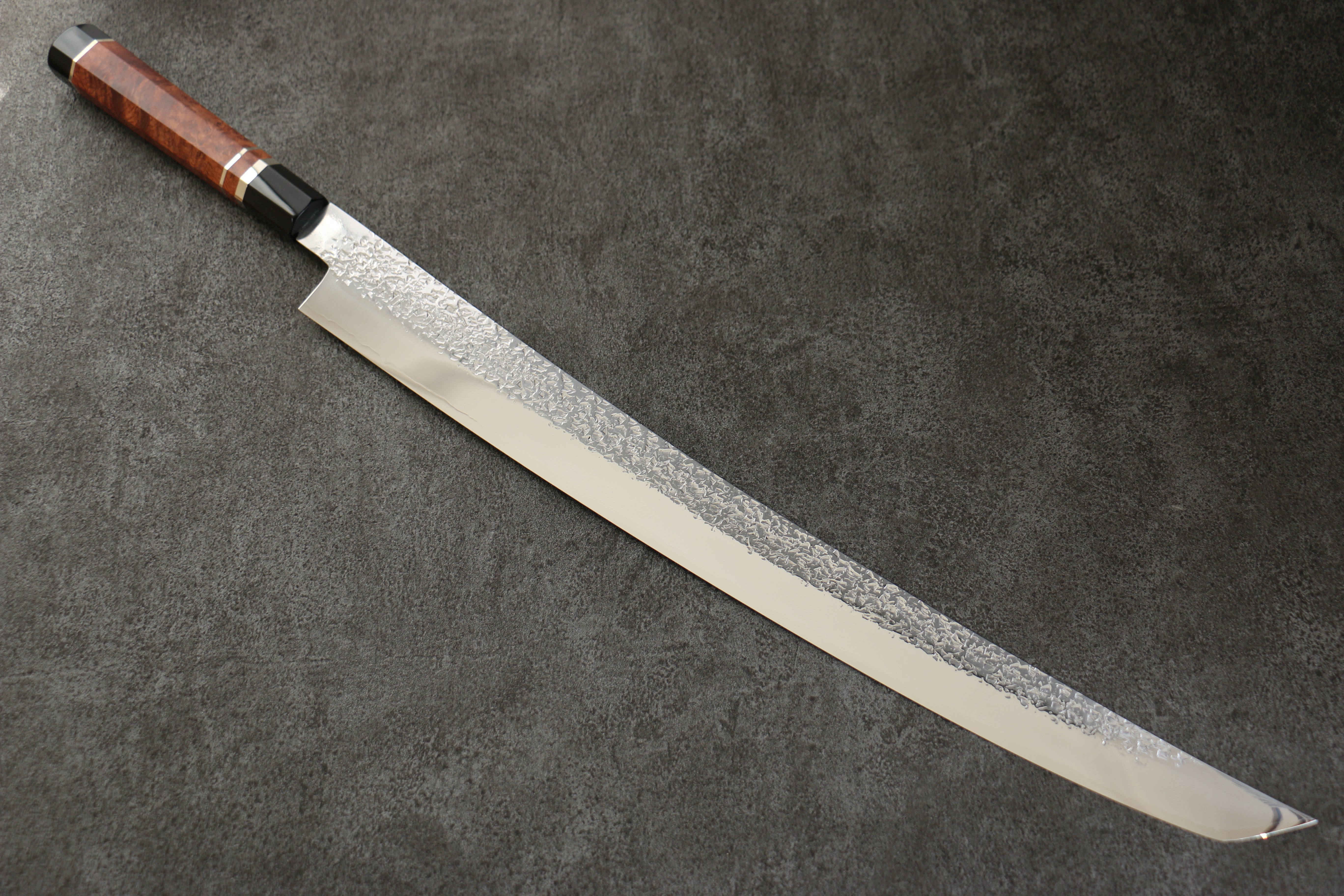 黑崎 優 雫 SG2 鏡面處理 鎚目 先丸柳刃  450mm 花梨木（兩側帶水牛環型設計） 握把 附刀鞘 - 清助刃物