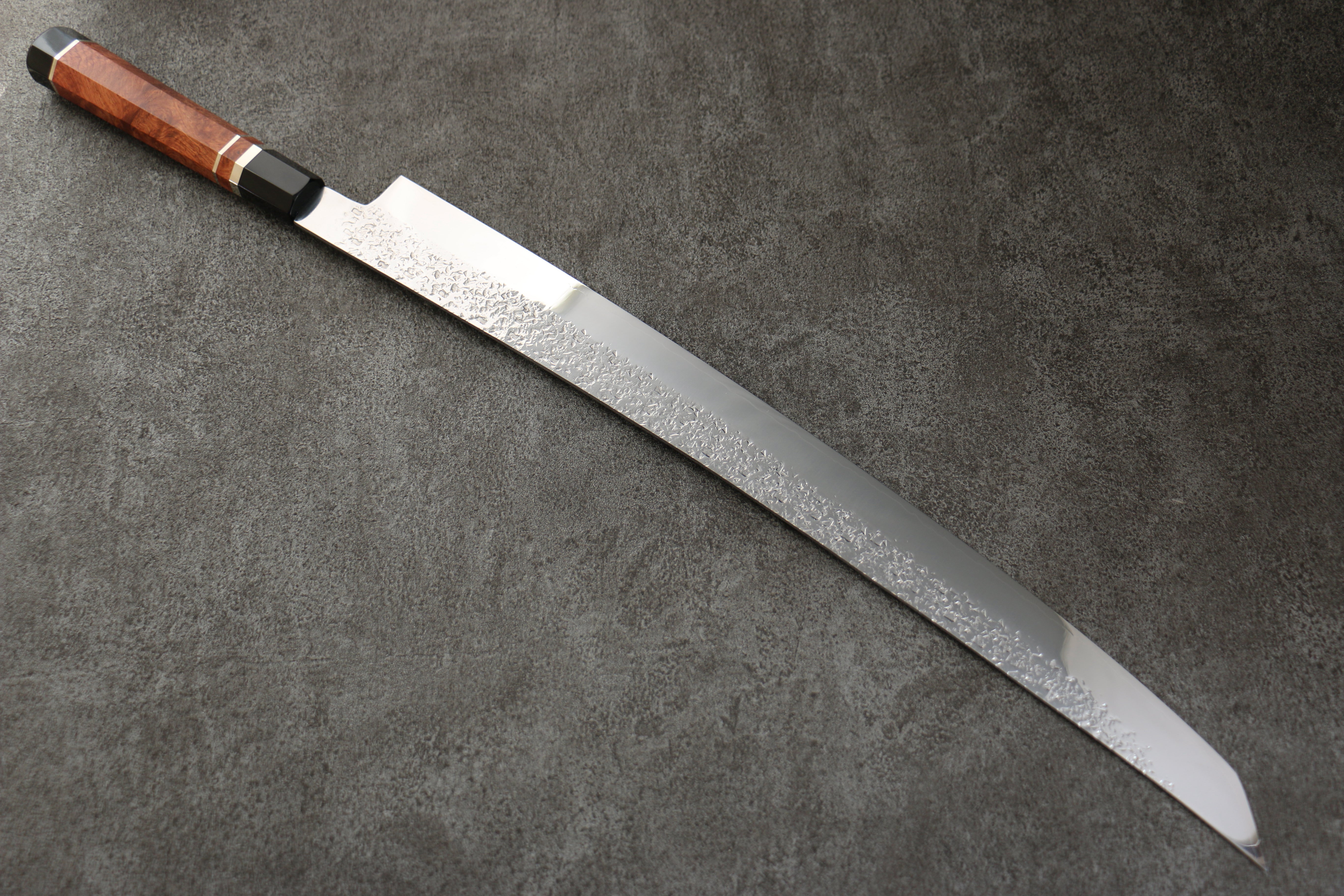 黑崎 優 雫 SG2 鏡面處理 鎚目 先丸柳刃  450mm 花梨木（兩側帶水牛環型設計） 握把 附刀鞘 - 清助刃物