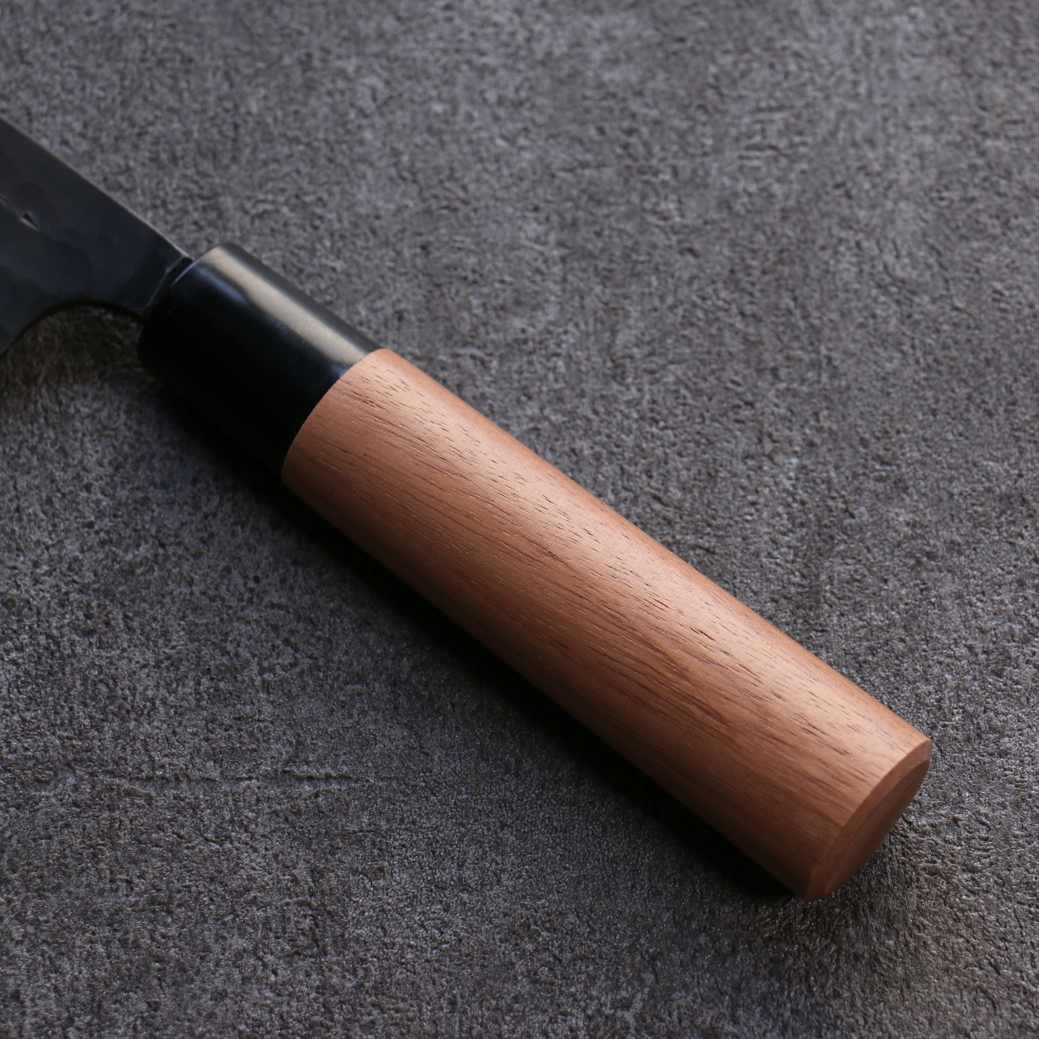 山本 直 青鋼 黑打 鎚目 (丸) 牛刀  180mm 核桃木 握把 - 清助刃物