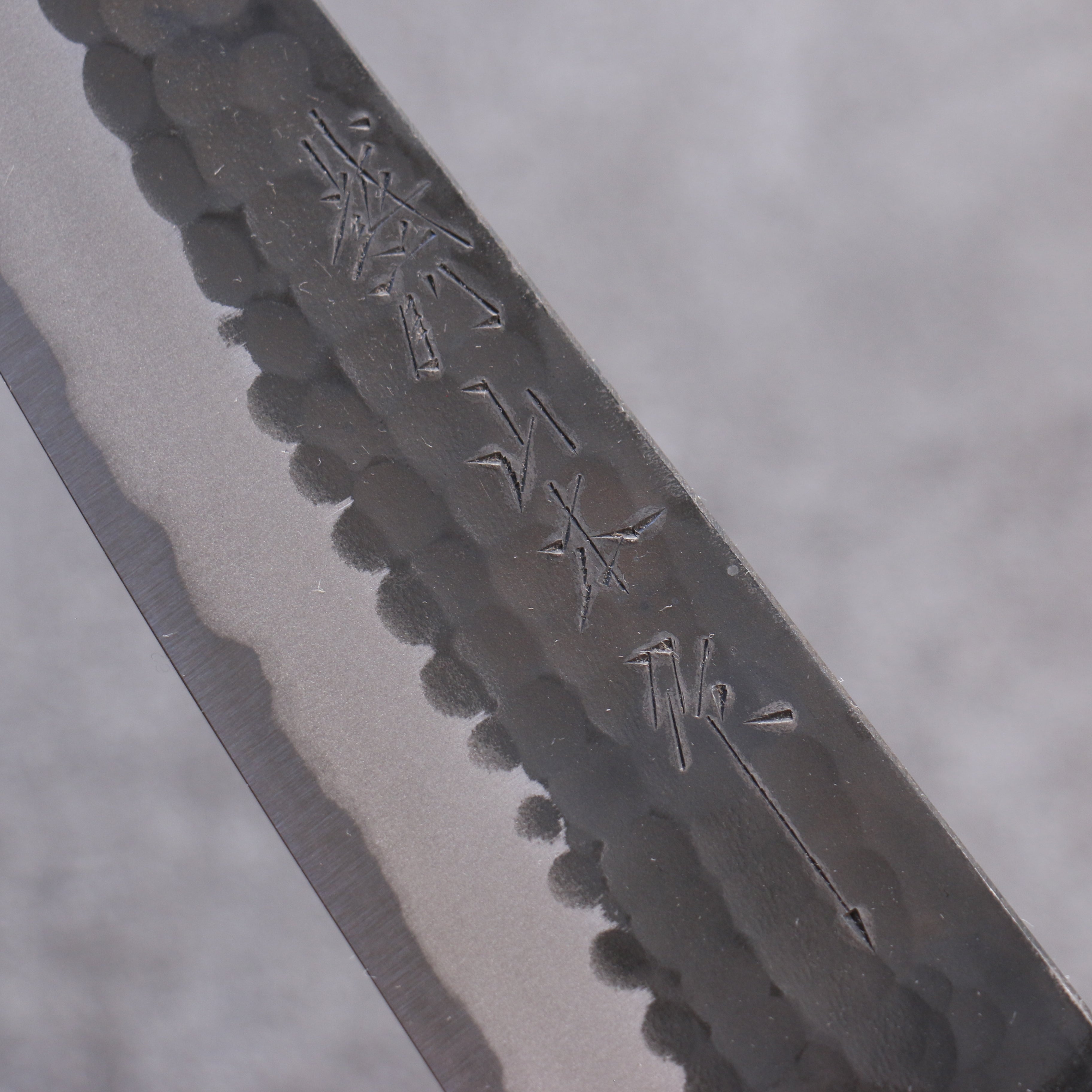 山本 直 青鋼 黑打 鎚目 (丸) 牛刀  180mm 核桃木 握把 - 清助刃物