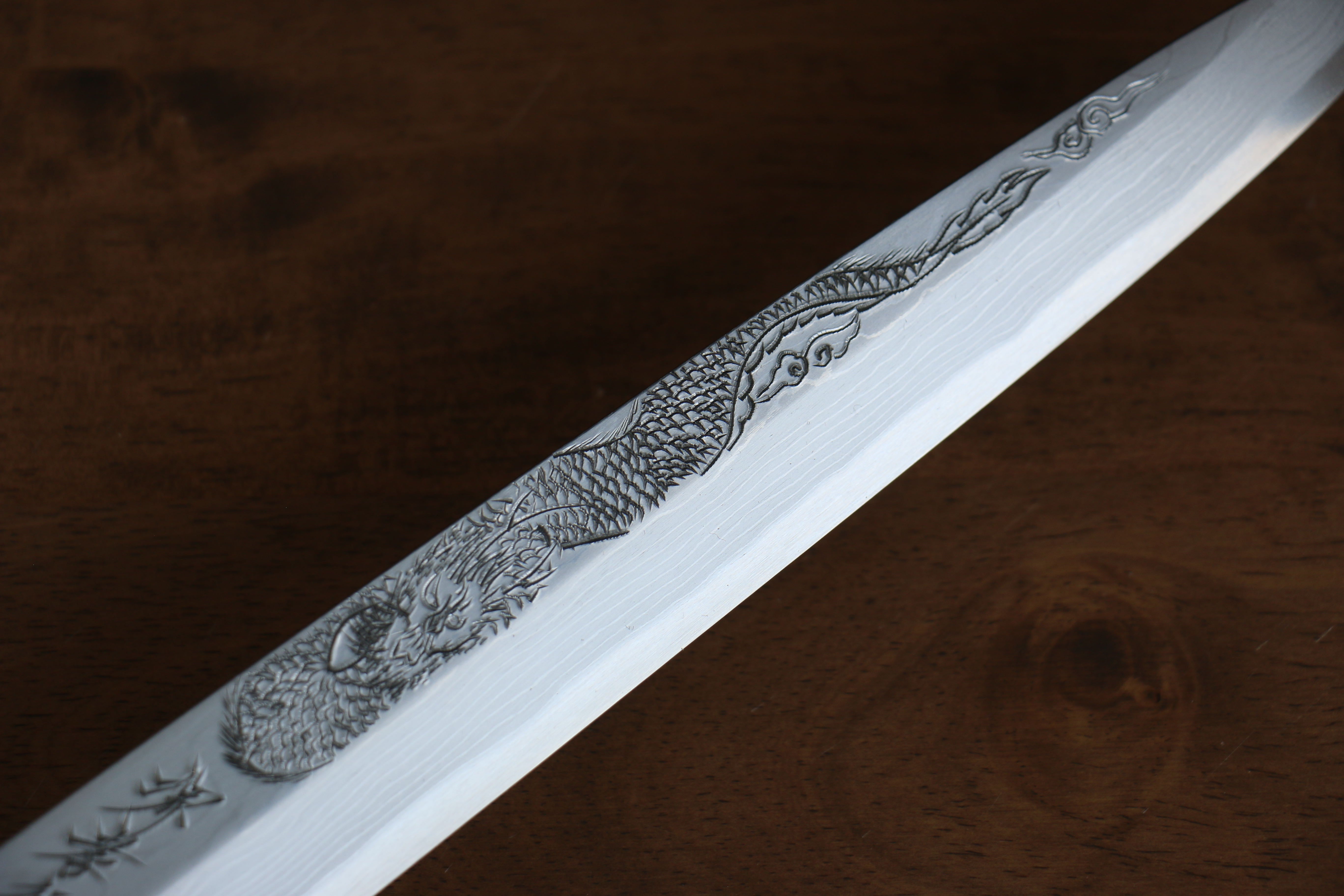 堺 孝行 天龍 Uzushio 渦潮 青鋼二號 刻有龍的圖樣 柳刃  300mm 紅黑檀 握把 附刀鞘 - 系列商品之11 - 清助刃物