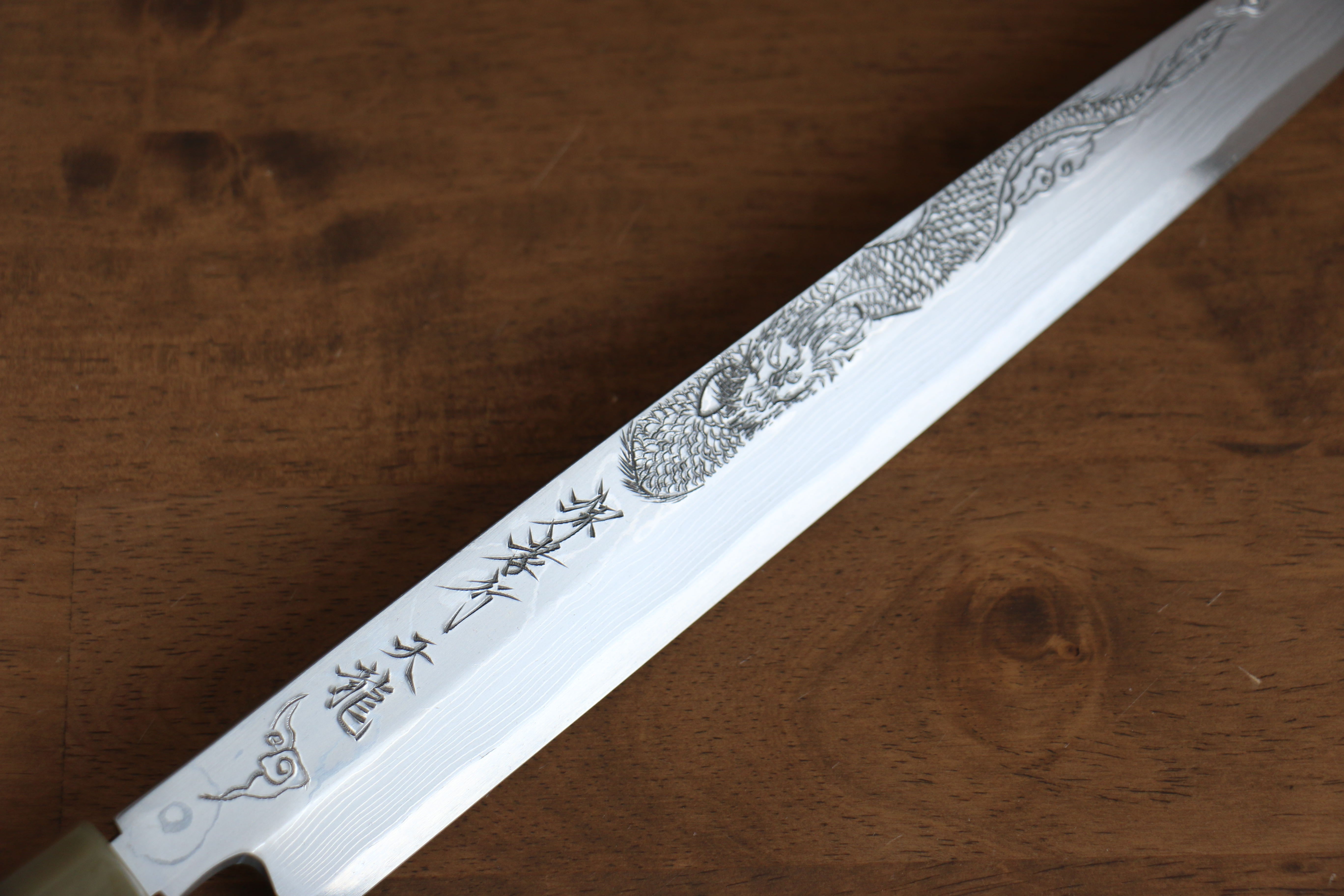 堺 孝行 天龍 Uzushio 渦潮 青鋼二號 刻有龍的圖樣 柳刃  300mm 紅黑檀 握把 附刀鞘 - 系列商品之11 - 清助刃物