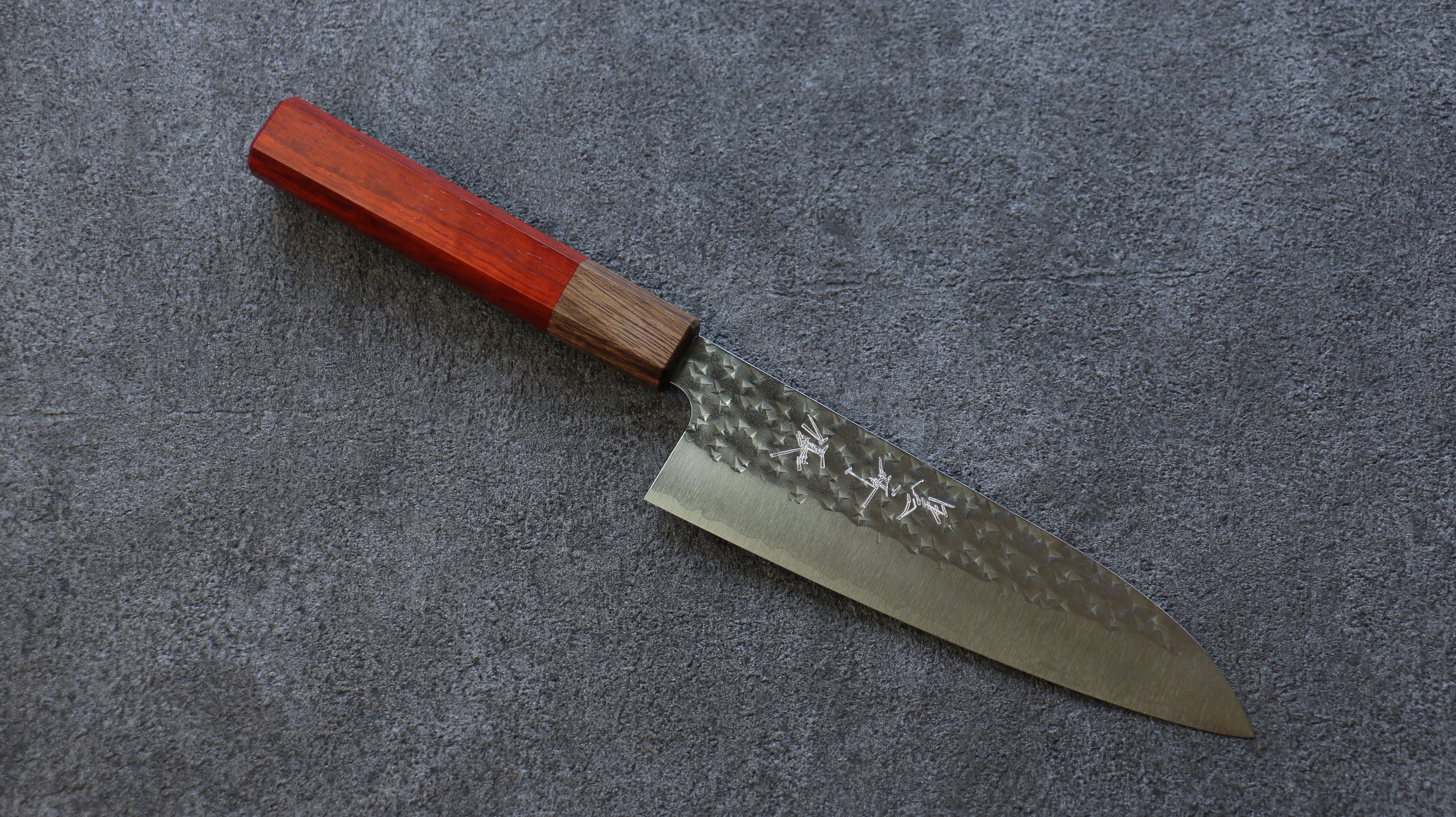 黑崎 優 閃光流 SG2 鎚目 小三德刀 150mm 紅花梨木 握把 - 清助刃物