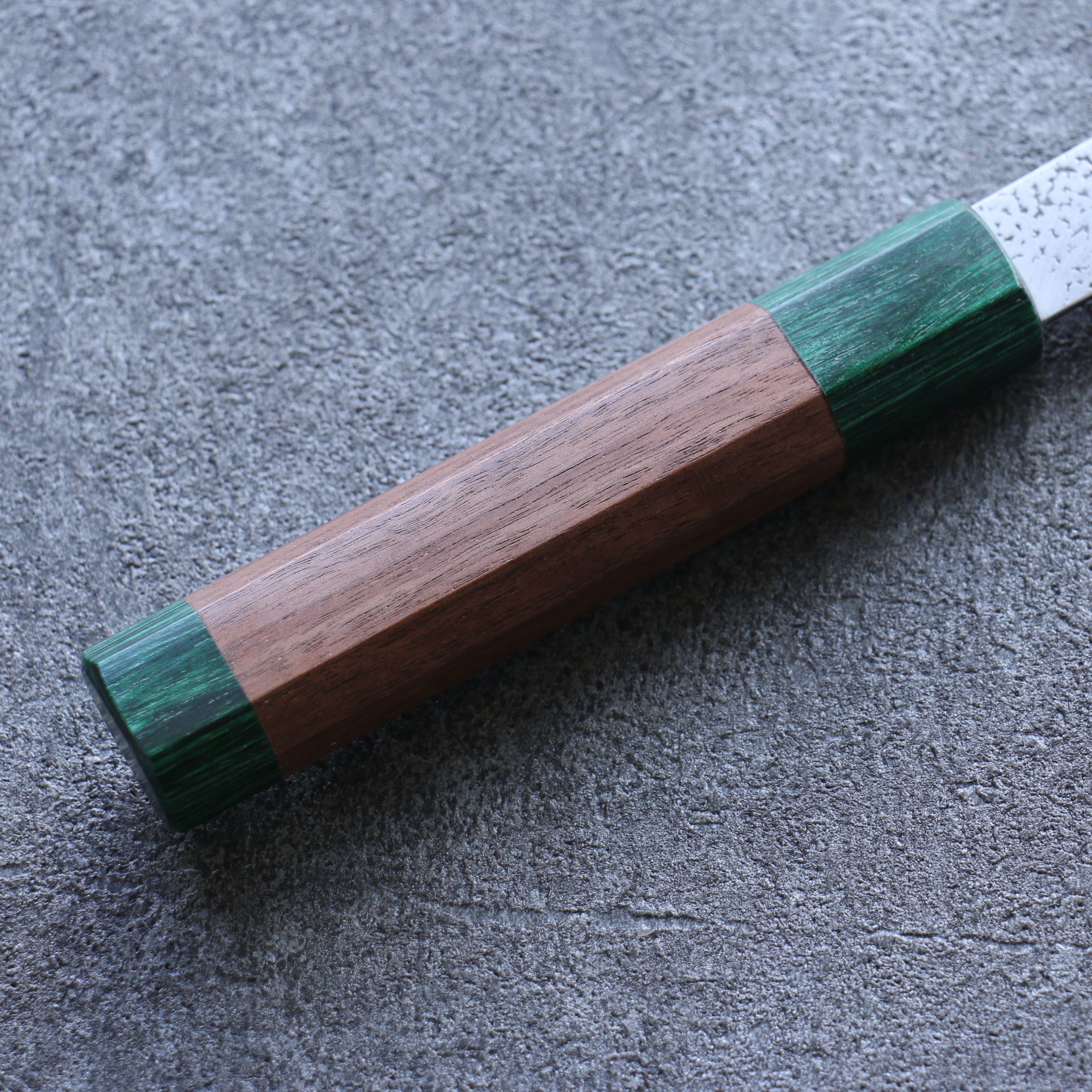 清助 超級青鋼 鎚目 文化刀  185mm 核桃木（兩側帶綠色環型設計） 握把 - 清助刃物