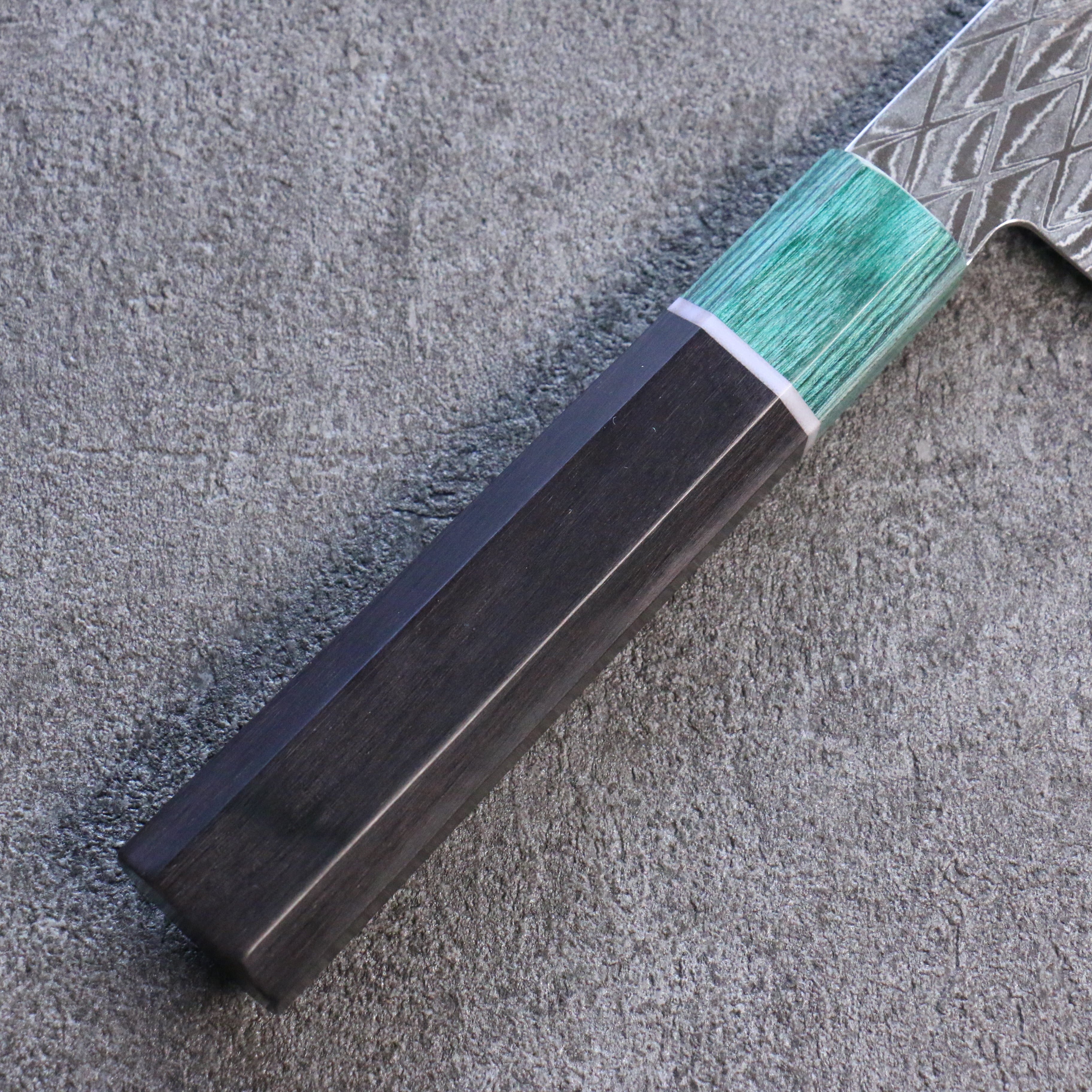 清助 AUS10 鏡面菱格紋 三德刀 180mm 黑合成木（口輪：綠合成木） 握把 - 清助刃物